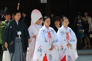 Read more about the article 12 Etiquette & Ceremony for a Traditional Japanese Wedding