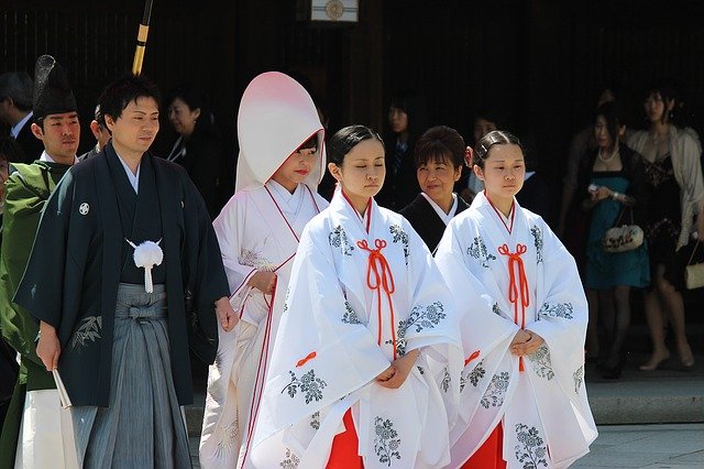 12 Etiquette & Ceremony for a Traditional Japanese Wedding