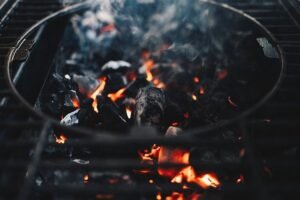 Read more about the article How to Extinguish a Charcoal Grill Without a Cover