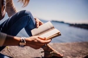 Read more about the article Is it true that guys like girls who read books?