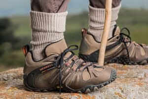 Read more about the article Should You Hike in Shoes That Don’t Have Insoles?