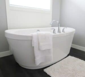 Read more about the article Cleaning an Old Porcelain Bathtub