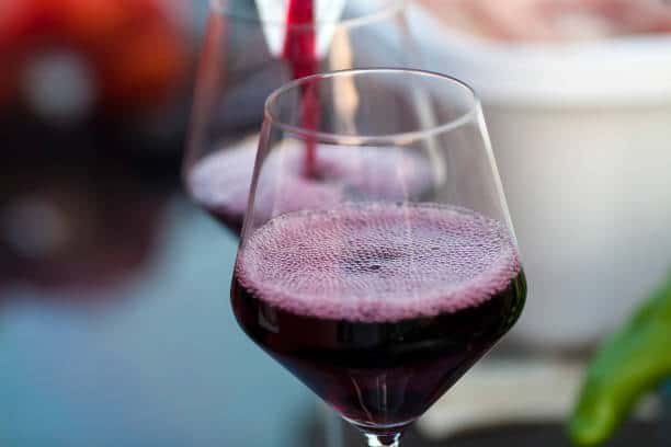 optimal serving temperature for pinot noir wine.