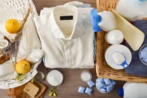 Read more about the article 7 Dos and Don’ts for Cleaning Clothes with Vinegar