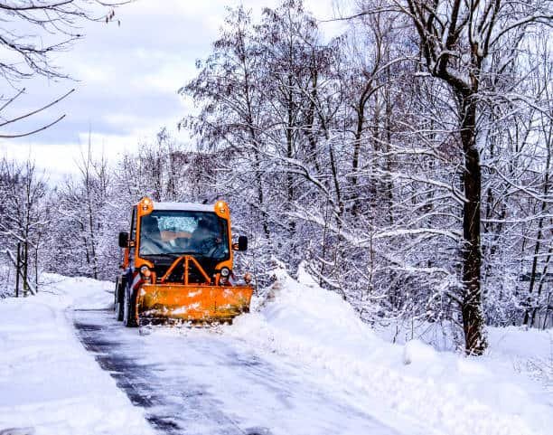 Advice for Drivers on Maintaining Snowplow Safety