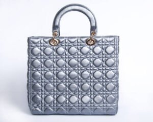 Read more about the article How to authenticate Coach Purse Serial Numbers