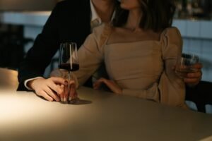 Read more about the article 7 indicators that your married female colleague wants to have sex with you